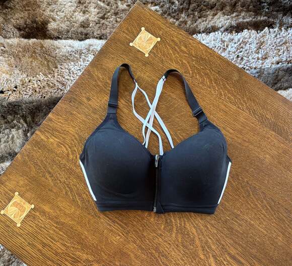 Victoria's Secret Lot: Front-Close Sport Bra (32DD) & PINK Wireless Push-Up Bra - Picture 9 of 9